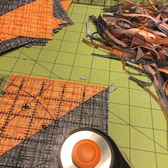 SRQ Fretwork Quilt CoCo Fabrics Trimming HST